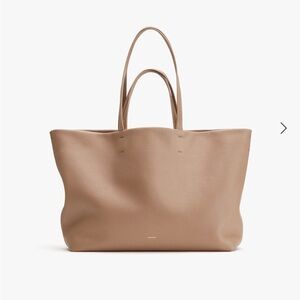 Cuyana  classic Leather Tote cappuccino